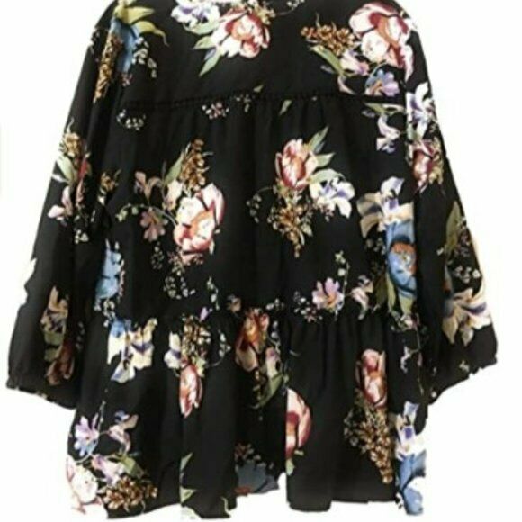 Olivia & Grace Women's Floral Print Ruffled Peasant Top. MSRP $80