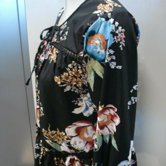 Olivia & Grace Women's Floral Print Ruffled Peasant Top. MSRP $80