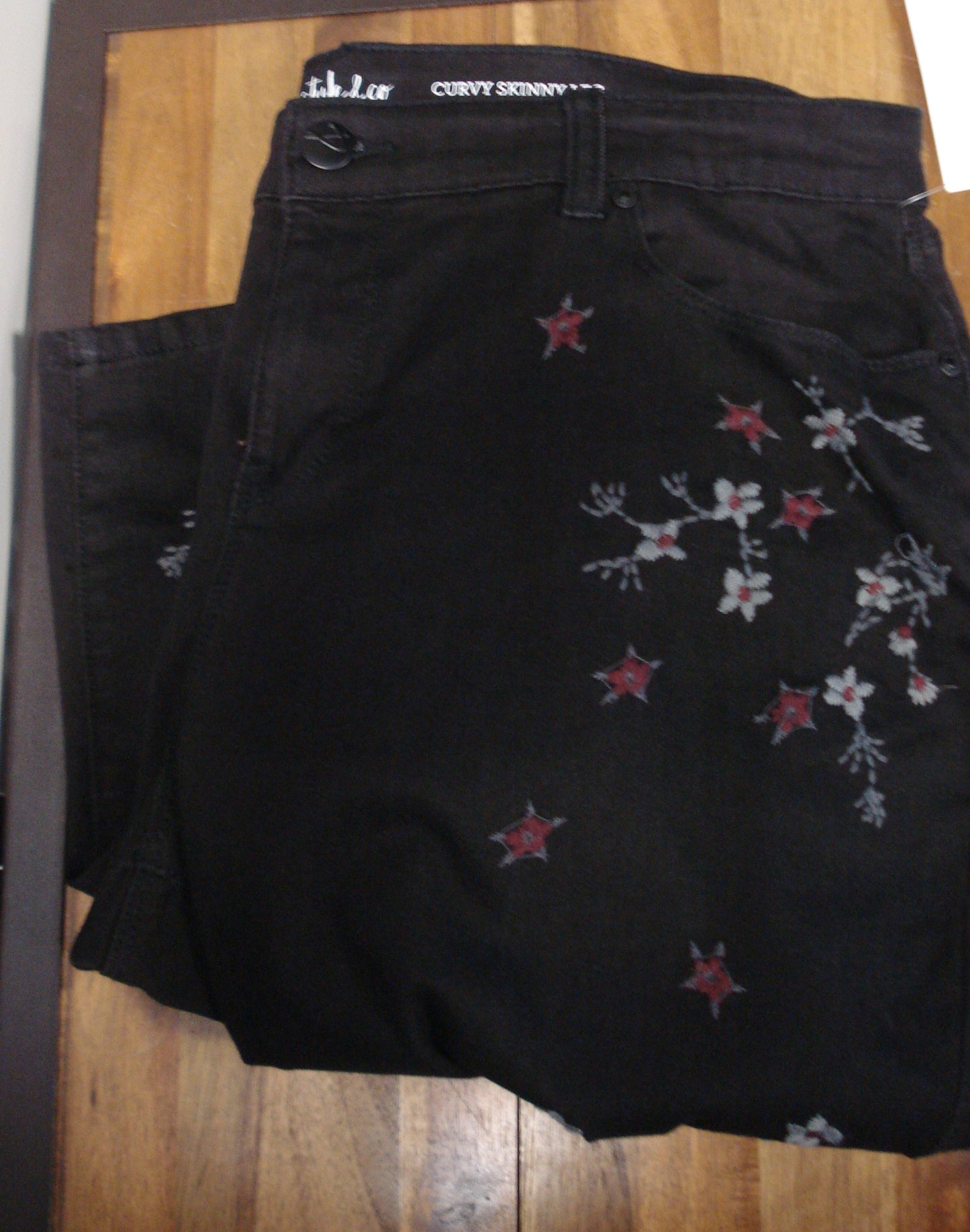 Style & Co Embroidered Curvy-Fit Skinny Jeans. MSRP $80