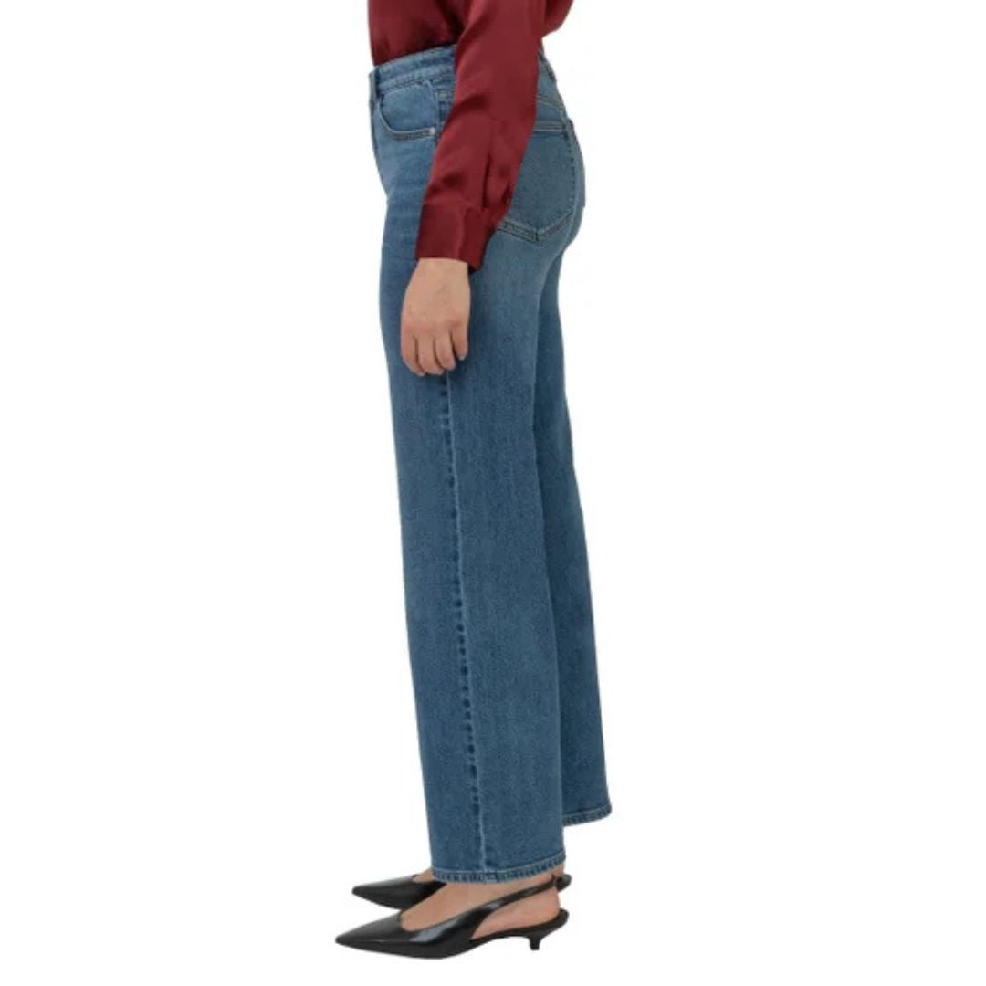 WOMEN'S WELL WORN STELLA STRAIGHT JEANS