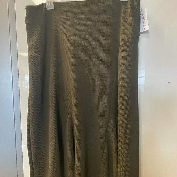 NY Collection Women's Jacquard A-Line Skirt. Moss Green. $65 MSRP