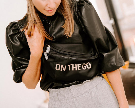 ON THE GO BANANA BAG BLACK